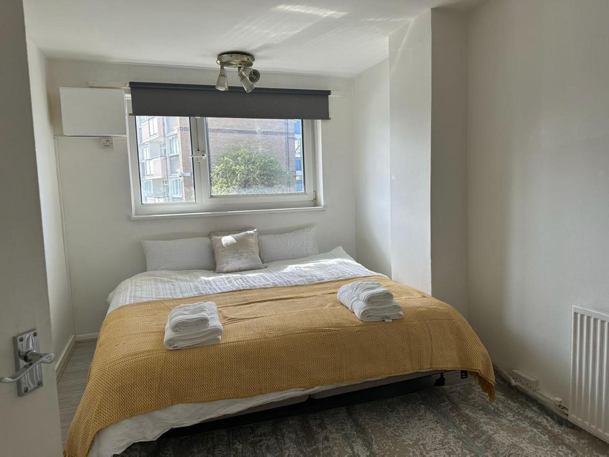 Cheerful Double Room For Single Use London Exterior photo