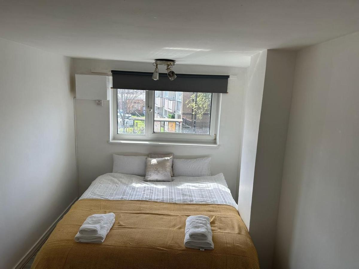 Cheerful Double Room For Single Use London Exterior photo